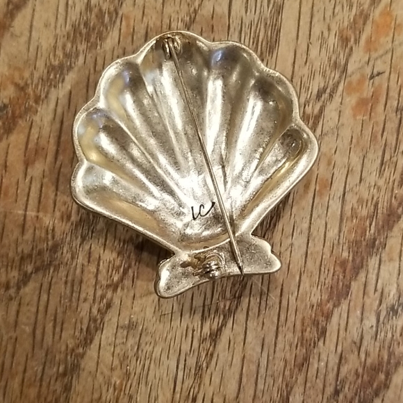 Shell Pin - Picture 3 of 3